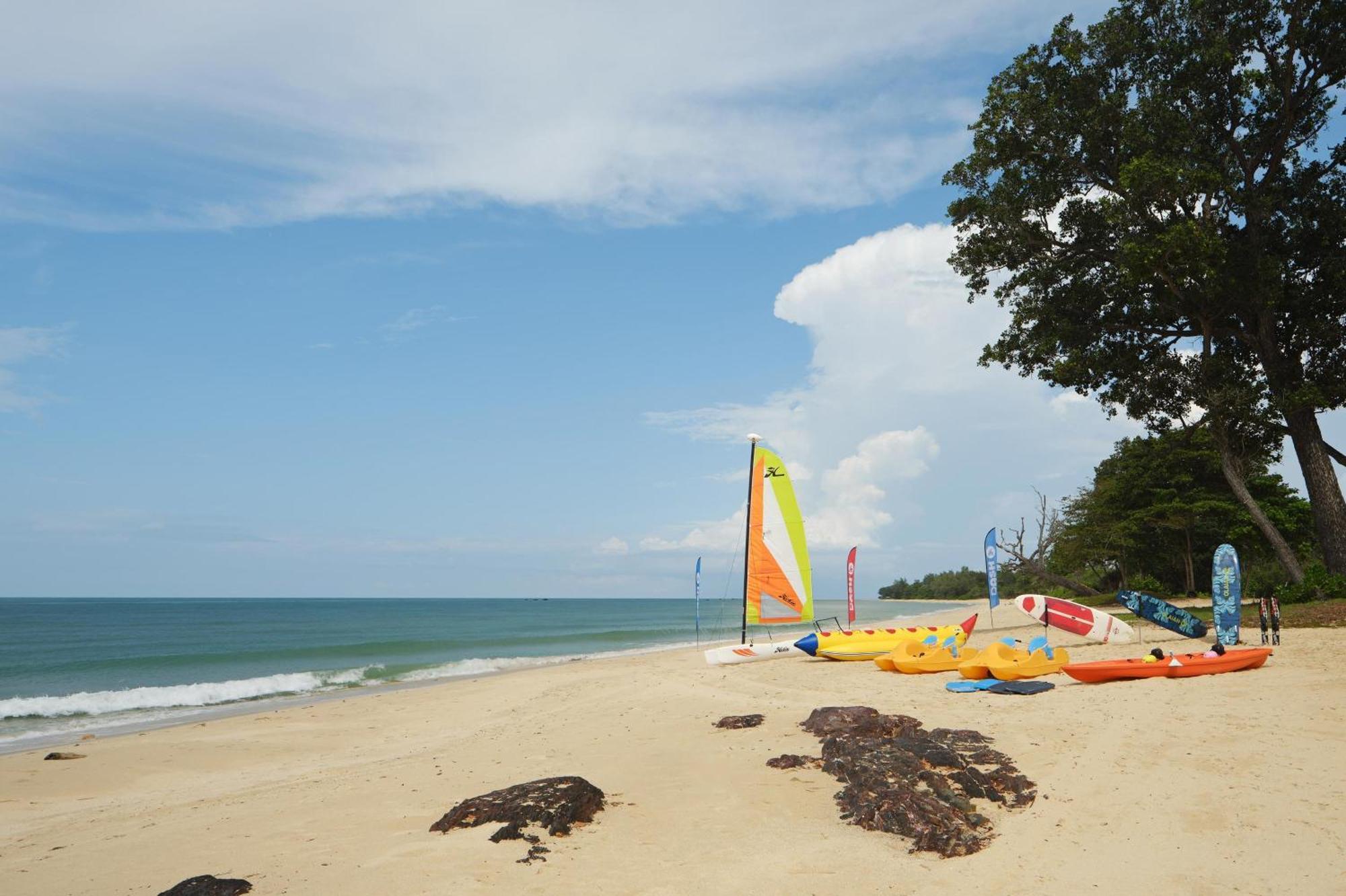 The Westin Desaru Coast Resort Bagian luar foto Beach at the resort
