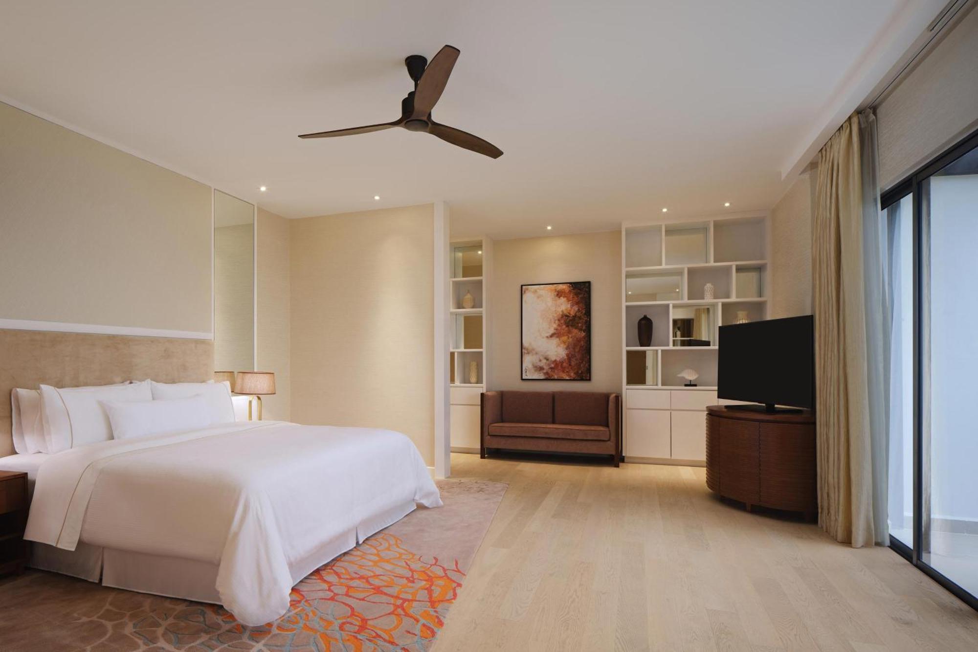 The Westin Desaru Coast Resort Bagian luar foto A bedroom at the hotel