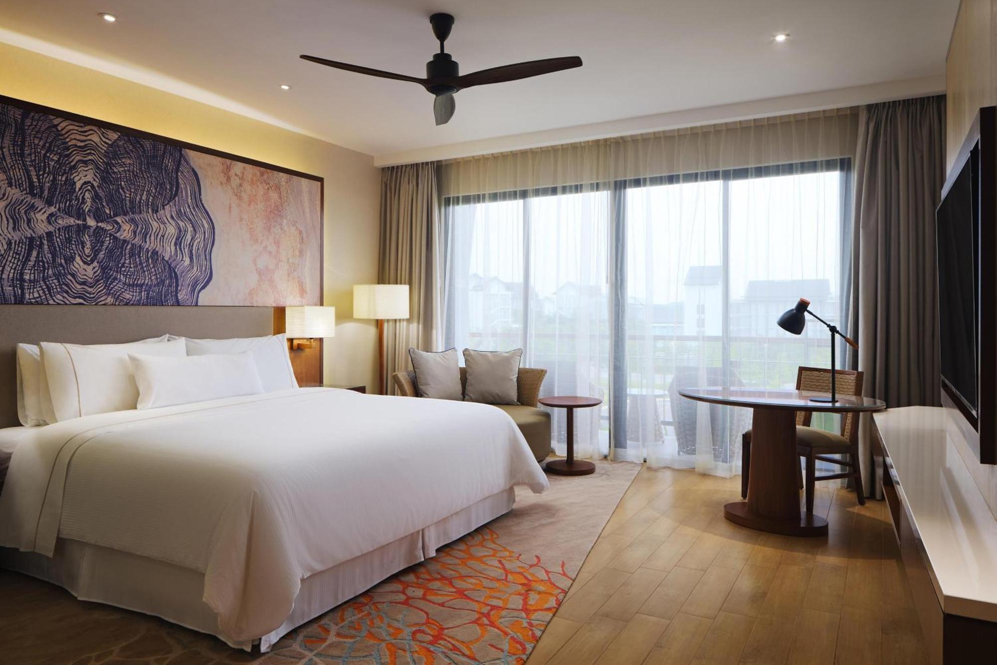 The Westin Desaru Coast Resort Bagian luar foto Deluxe Room