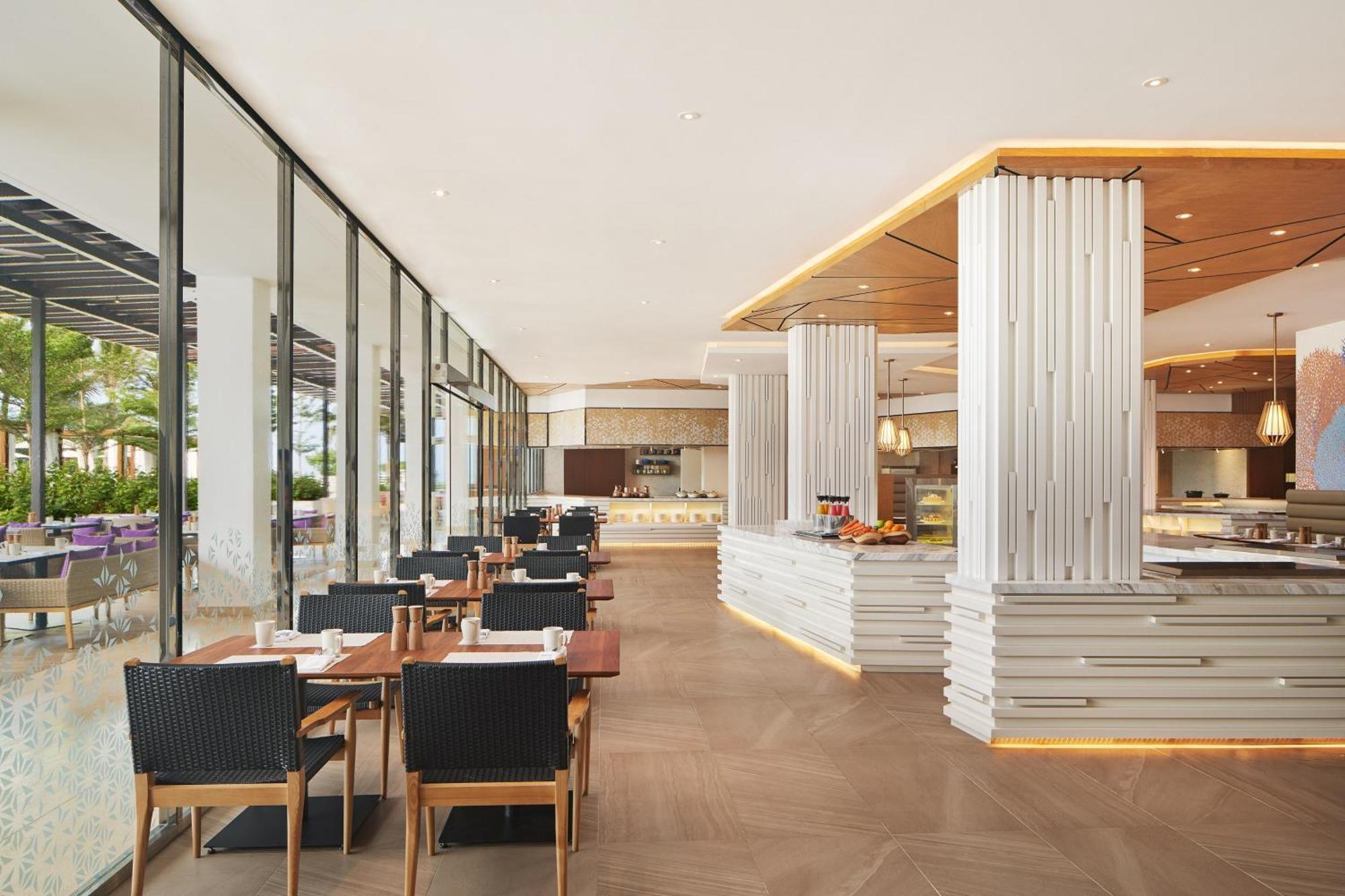 The Westin Desaru Coast Resort Bagian luar foto The restaurant