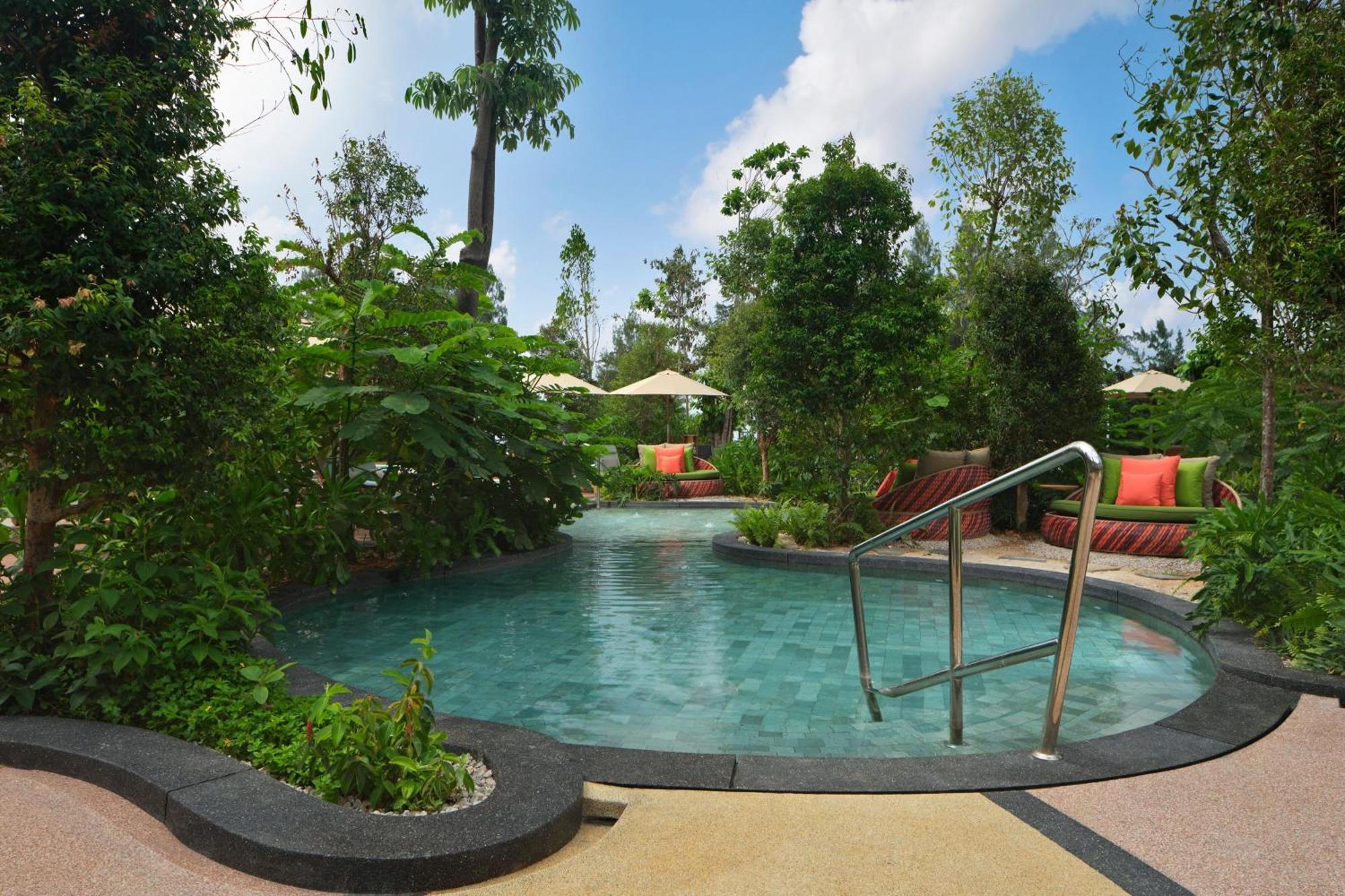 The Westin Desaru Coast Resort Bagian luar foto The swimming pool at the hotel